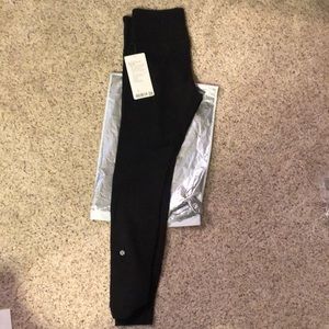Brand new pair of black lulu leggings